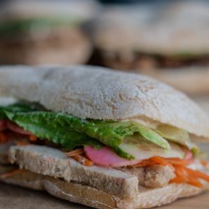 Sandwich Banh-mi au poulet