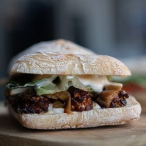 Sandwich Tempeh BBQ (végé)